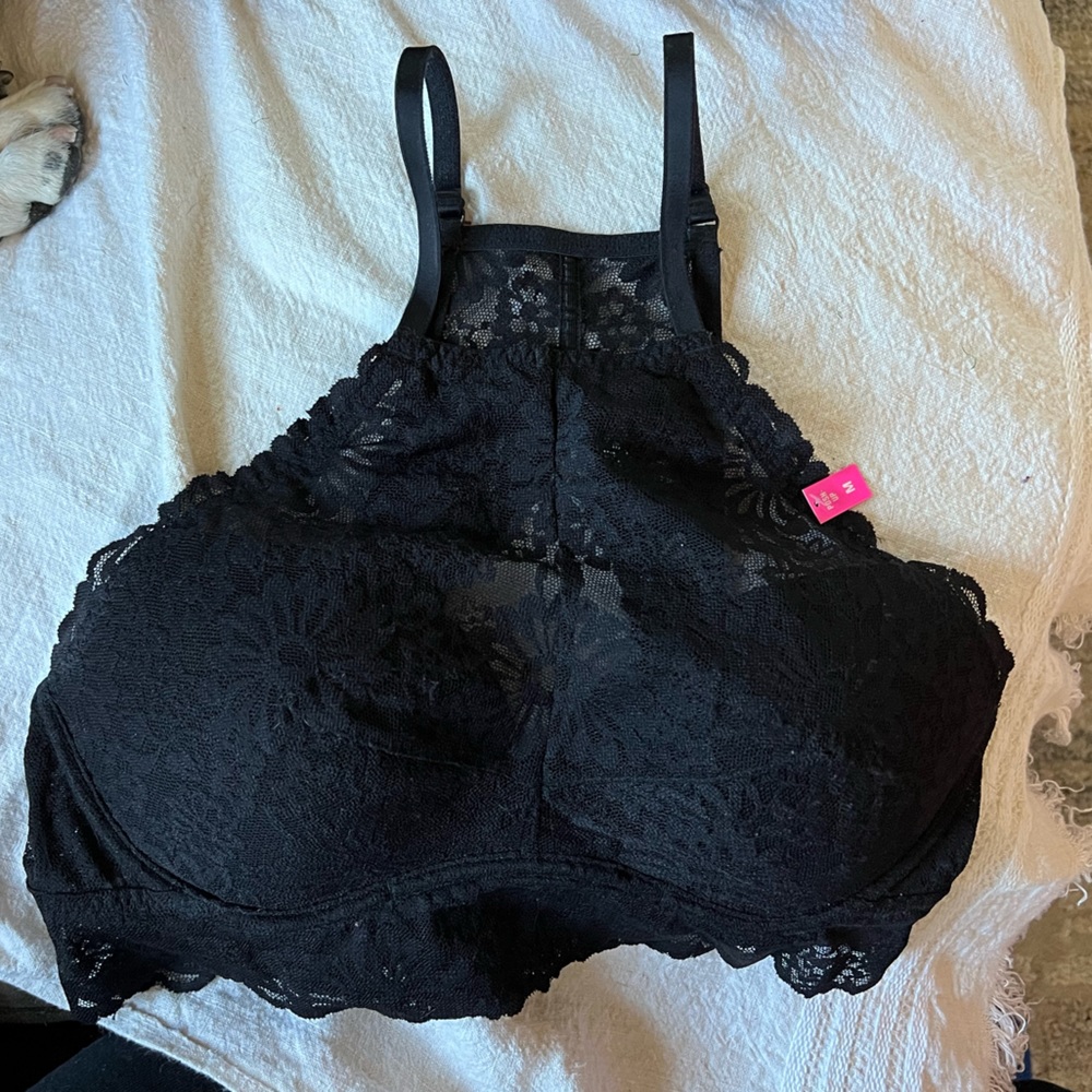 NWT. PINK VICTORIAS SECRET brand, padded push-up lace bralette size medium